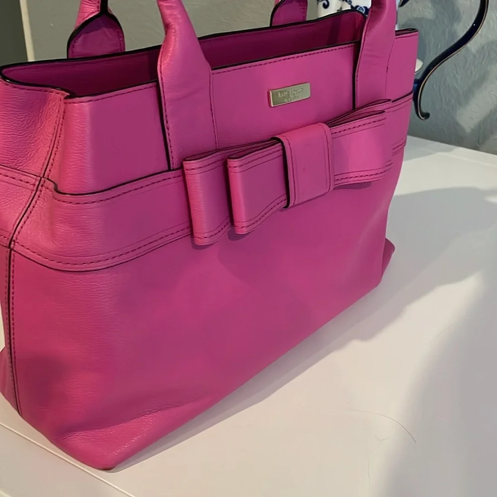 KATE SPADE large hot pink handbag with bow front and white, black interior - Picture 2 of 16